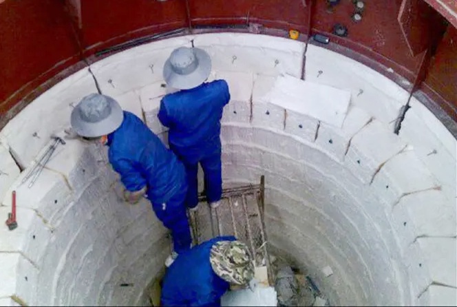 图片包含 建筑, 脏, 大, 火车
描述已自动生成